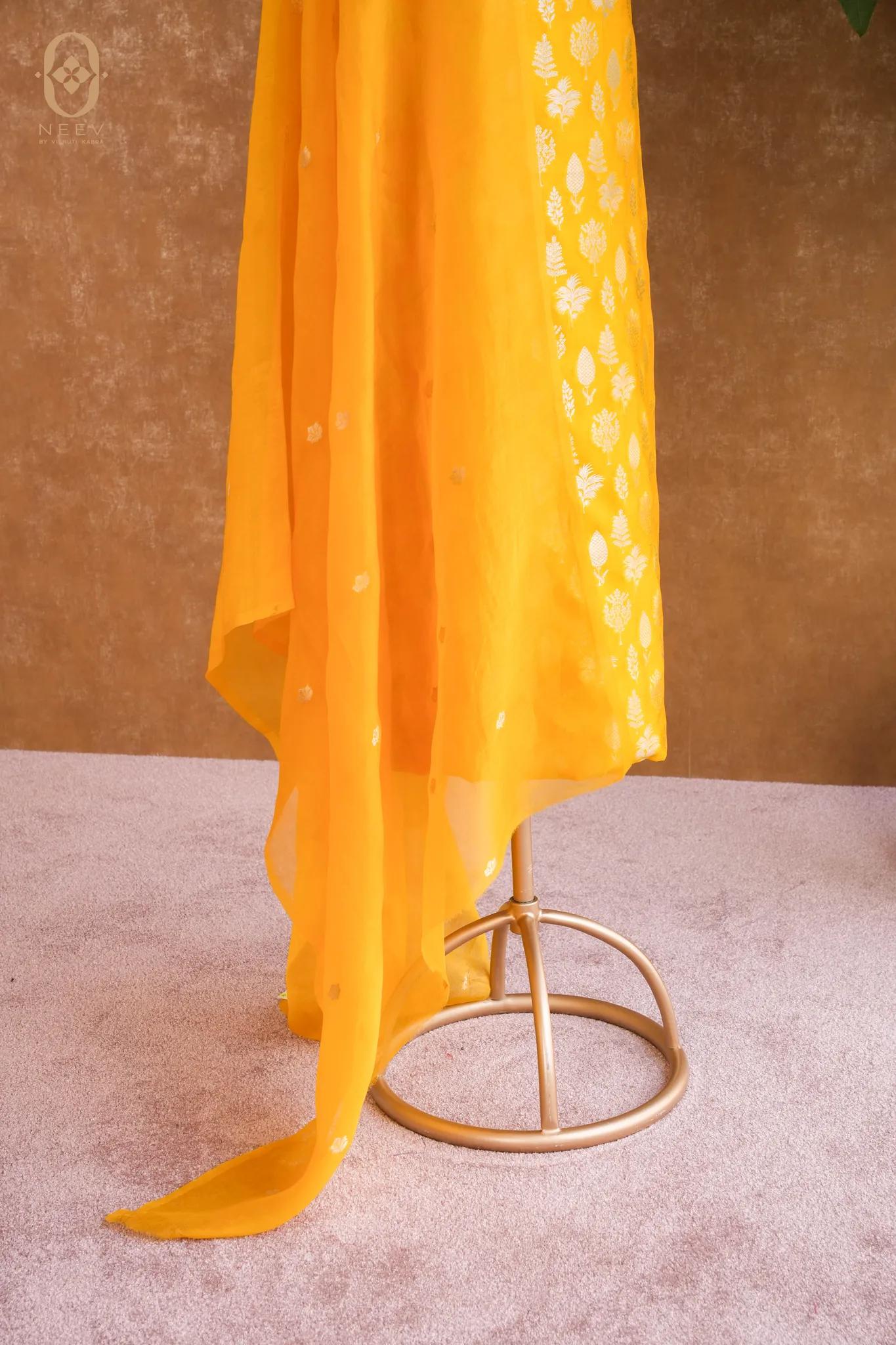 Chinia Silk Boota Suit Set