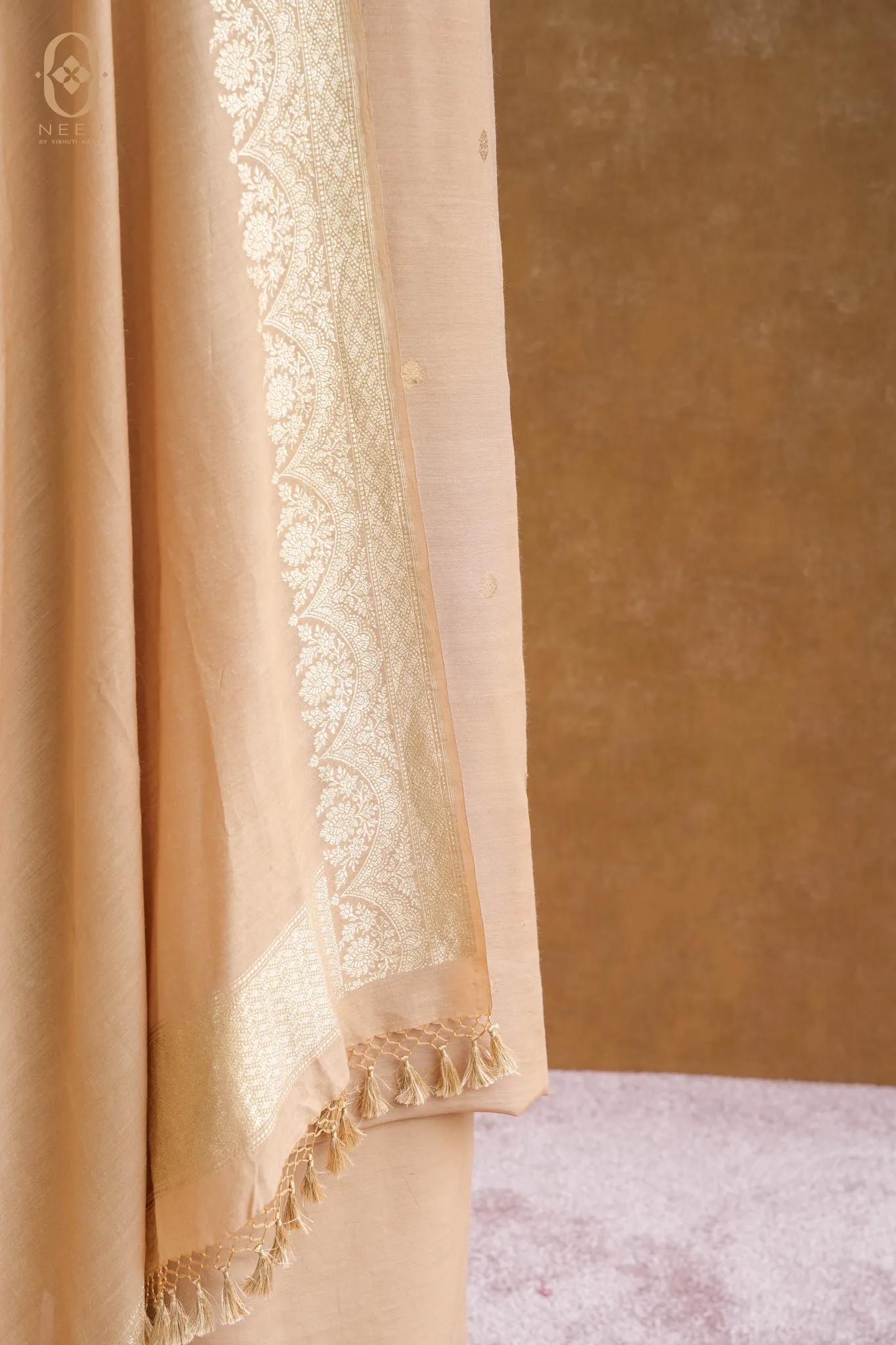 Munga Silk Boota Suit Set