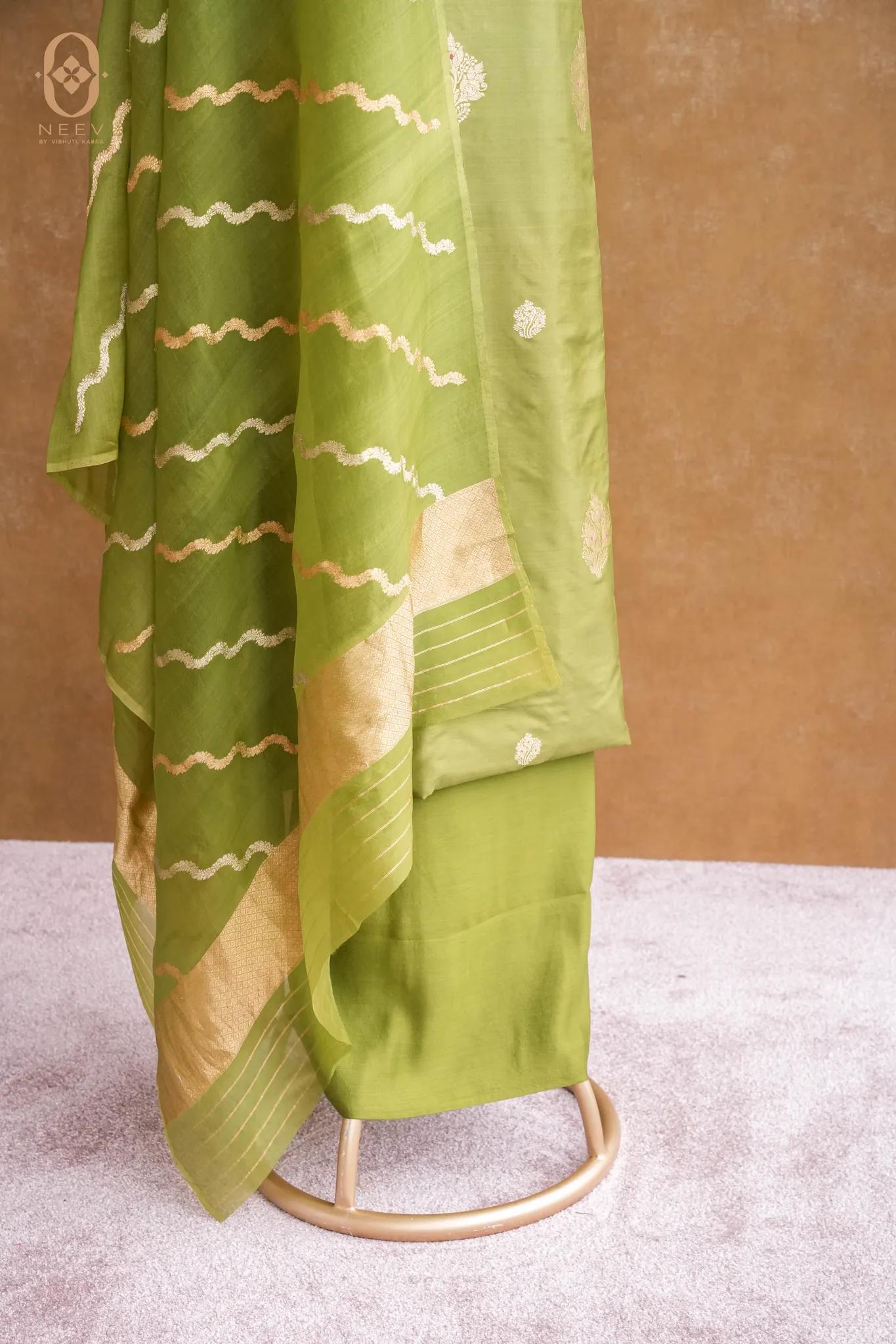 Katan Silk Boota Suit Set